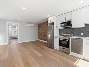 107 7th St in Hoboken, NJ - Building Photo - Building Photo