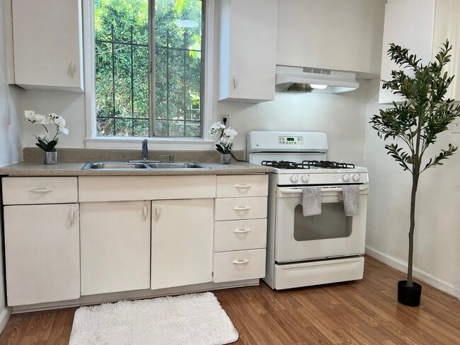 property at 2209 S Ridgeley Dr