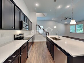 5327 Pebble Bridge Way in Auburn, GA - Foto de edificio - Building Photo