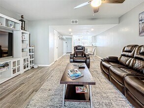 9209 Seminole Blvd in Seminole, FL - Building Photo - Building Photo