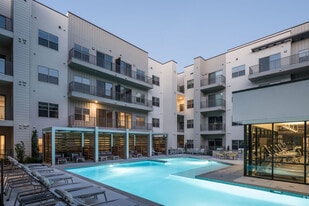 Hawthorne House in San Antonio, TX - Building Photo