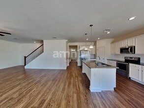 3051 Creek Village Ln in Green Cove Springs, FL - Foto de edificio - Building Photo