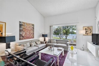 3457 NW 44th St in Lauderdale Lakes, FL - Building Photo - Building Photo