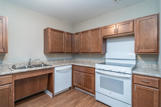 Emerald Square**FULLY RENOVATED APARTMENTS!** in Grand Forks, ND - Building Photo - Building Photo