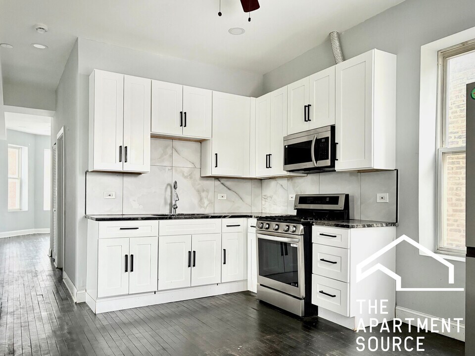 3539 W Grenshaw St, Unit 2 in Chicago, IL - Building Photo