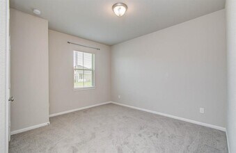 4603 Bay Vista Dr in Mont Belvieu, TX - Building Photo - Building Photo