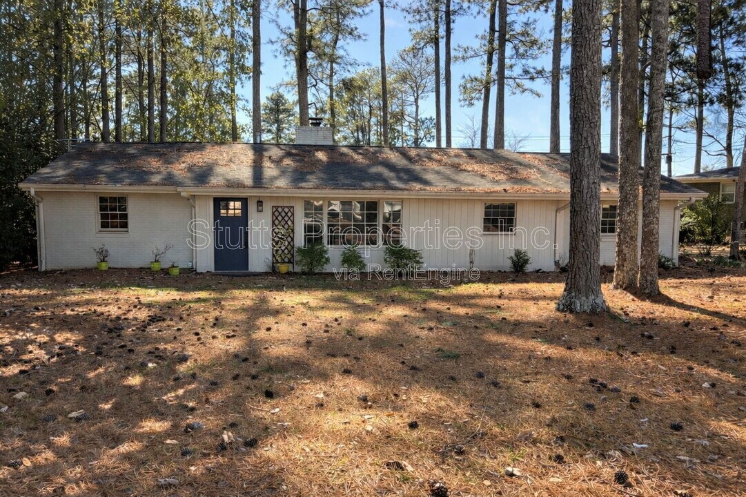2114 Crestline Dr in Florence, AL - Building Photo