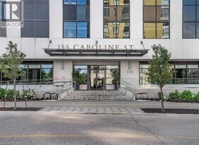 155 Caroline St S in Waterloo, ON - Building Photo