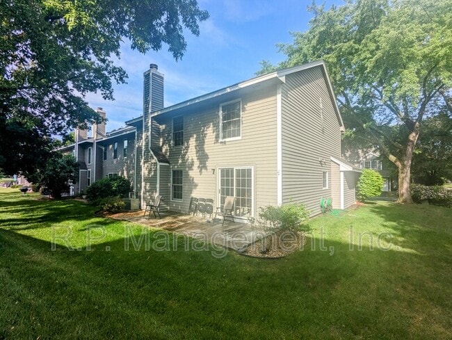 8097 Curtis Ln in Eden Prairie, MN - Building Photo - Building Photo