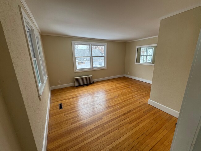 8 Nevele Rd in Ellenville, NY - Building Photo - Building Photo