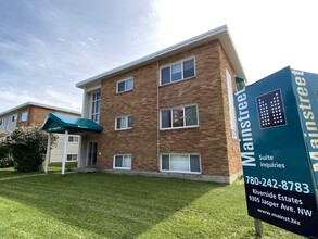 Riverside Estates in Edmonton, AB - Building Photo - Building Photo