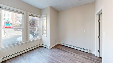 129 Eutaw St, Unit 1 in Boston, MA - Foto de edificio - Building Photo