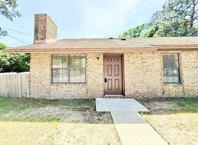 3864 Oakus Dr in Milton, FL - Building Photo