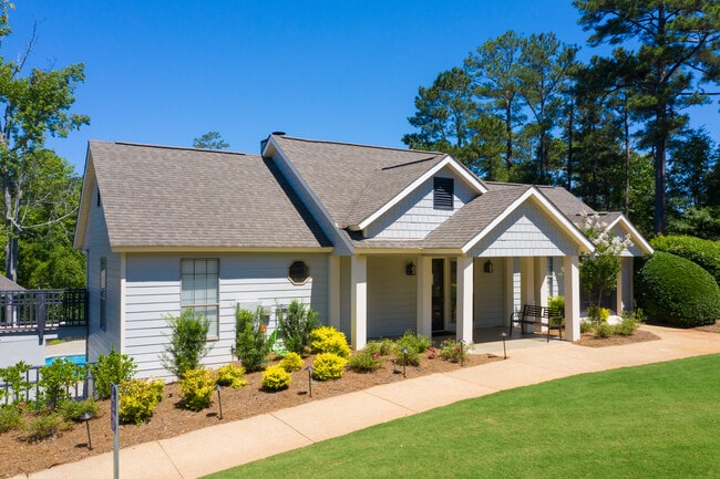 Village at Lakeside in Auburn, AL - Building Photo - Building Photo