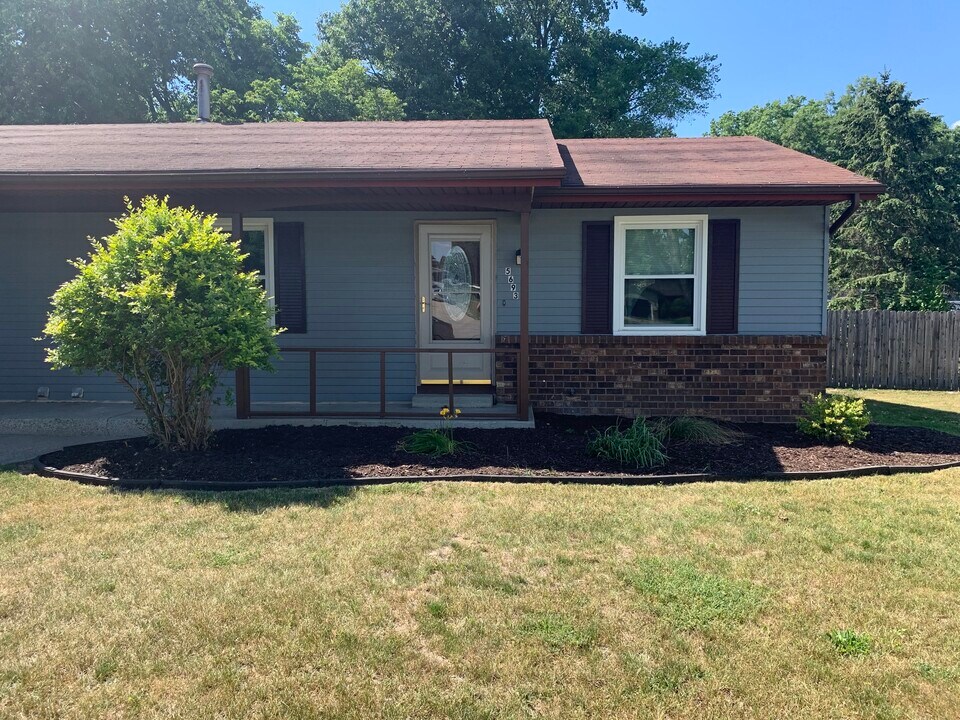 5693 Roseworth Ct SE in Kentwood, MI - Building Photo