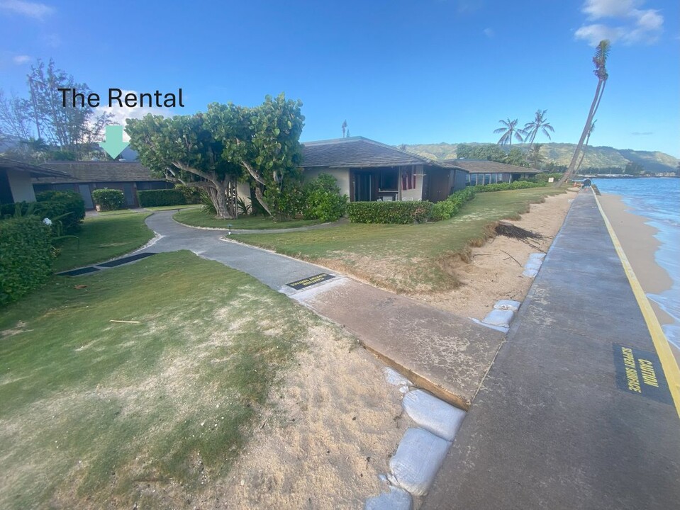 68-615 Farrington Hwy in Waialua, HI - Building Photo
