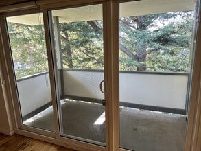 1255 Grant St in Victoria, BC - Building Photo - Building Photo