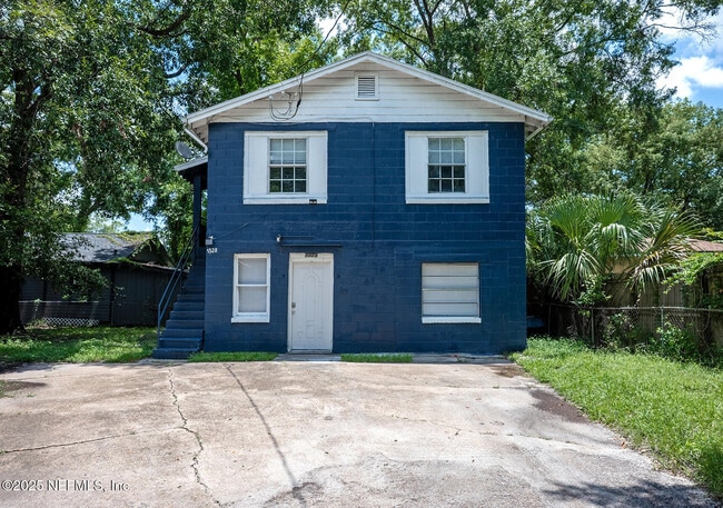 property at 1526 W 22nd St