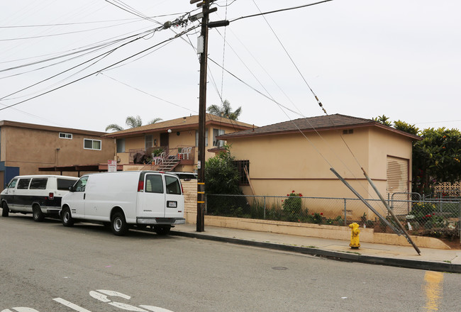 235 S Weitzel St in Oceanside, CA - Building Photo - Building Photo