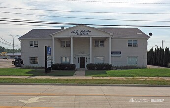 2001 Cooper Foster Park Rd, Unit 307 in Amherst, OH - Building Photo - Building Photo