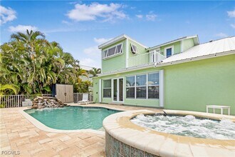 2372 Baybreeze St in Saint James City, FL - Building Photo - Building Photo