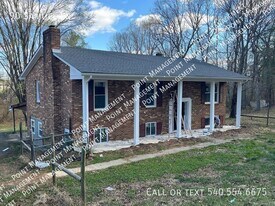 90 Samuel Ln in Rocky Mount, VA - Building Photo