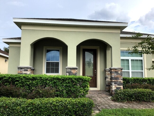 1021 Vinsetta Cir in Winter Garden, FL - Building Photo - Building Photo