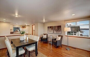 10358 Riviera Pl NE in Seattle, WA - Building Photo - Building Photo