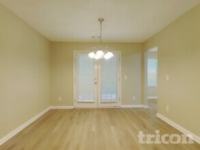 215 Winterville Dr in Rockmart, GA - Foto de edificio - Building Photo