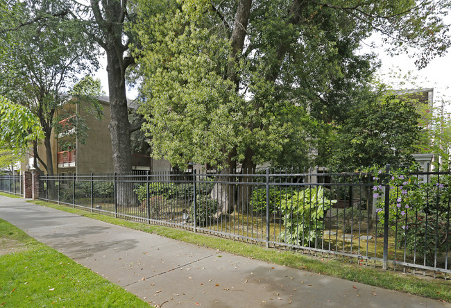 The Terraces at Capitol Park in Sacramento, CA - Building Photo - Building Photo