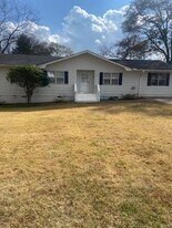 737 Dauphine Dr in Birmingham, AL - Building Photo