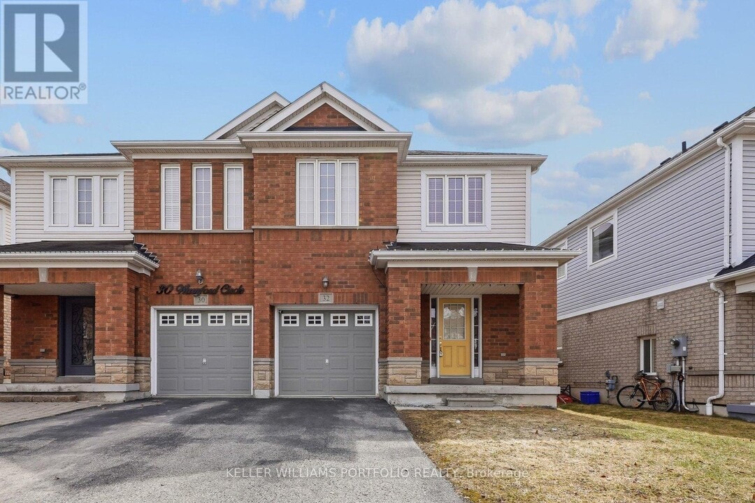 32 Warnford Cir in Ajax, ON - Building Photo