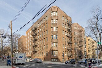 325 E 201st St in Bronx, NY - Building Photo - Building Photo