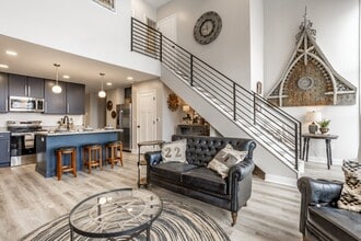 108 W Main St, Unit A in Thorntown, IN - Foto de edificio - Building Photo