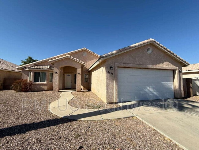 4891 Santa Evinita Rd in Fort Mohave, AZ - Foto de edificio - Building Photo