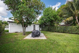 243 NW 44th St in Miami, FL - Building Photo - Building Photo
