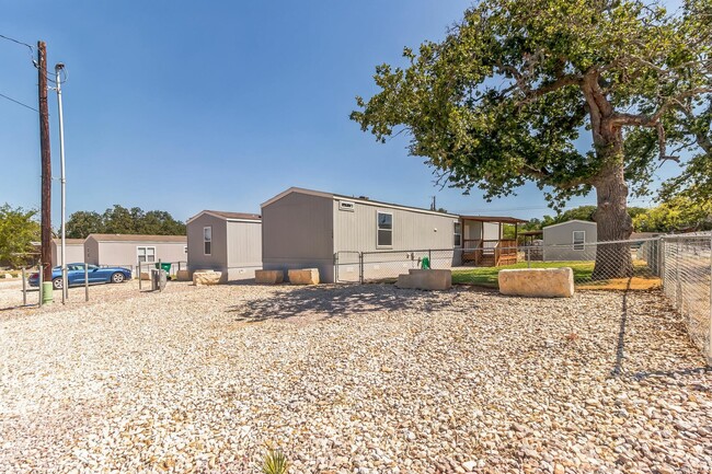 105 E Briar Dr in Granite Shoals, TX - Building Photo - Building Photo