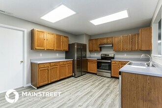 6879 Merritt Ridge Way in Avon, IN - Foto de edificio - Building Photo