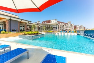 Summit Square in Lee's Summit, MO - Building Photo