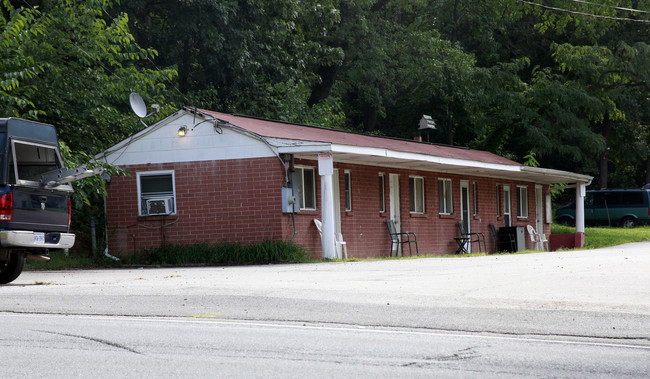 Oak Lodge Apartments in Lorton, VA - Building Photo - Building Photo