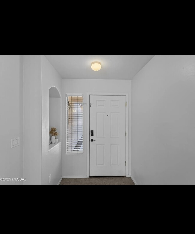 property at 878 W Placita El Cauce Rico