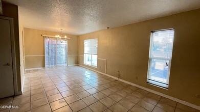 10529 Gran Cima Ln in El Paso, TX - Foto de edificio - Building Photo