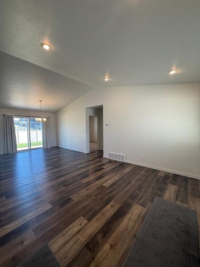 2057 Mahogany Ave in Kalispell, MT - Building Photo - Building Photo