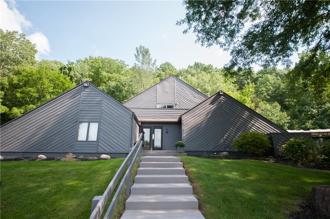 260 Hogan Rd in Fairport, NY - Building Photo