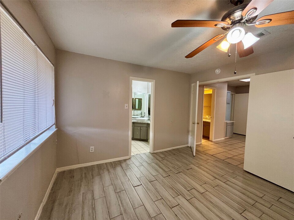 4426 Hirschfield Rd in Spring, TX - Building Photo