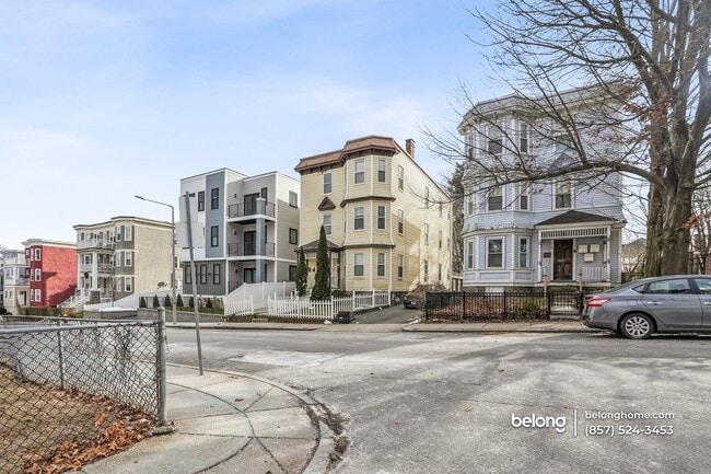 62 Fuller St in Boston, MA - Foto de edificio - Building Photo