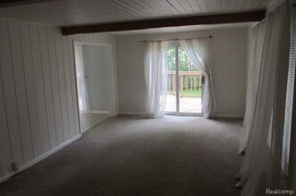2876 Stennett St in Keego Harbor, MI - Building Photo - Building Photo
