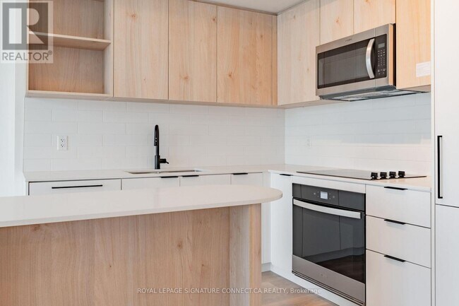 1185 Dupont St in Toronto, ON - Building Photo - Building Photo