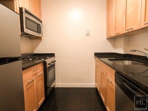 Fourth Avenue in New York, NY - Building Photo - Building Photo