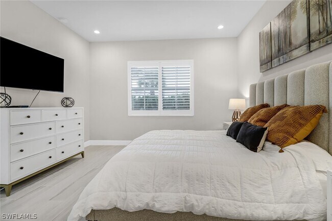 9032 St Lucia Dr in Naples, FL - Foto de edificio - Building Photo